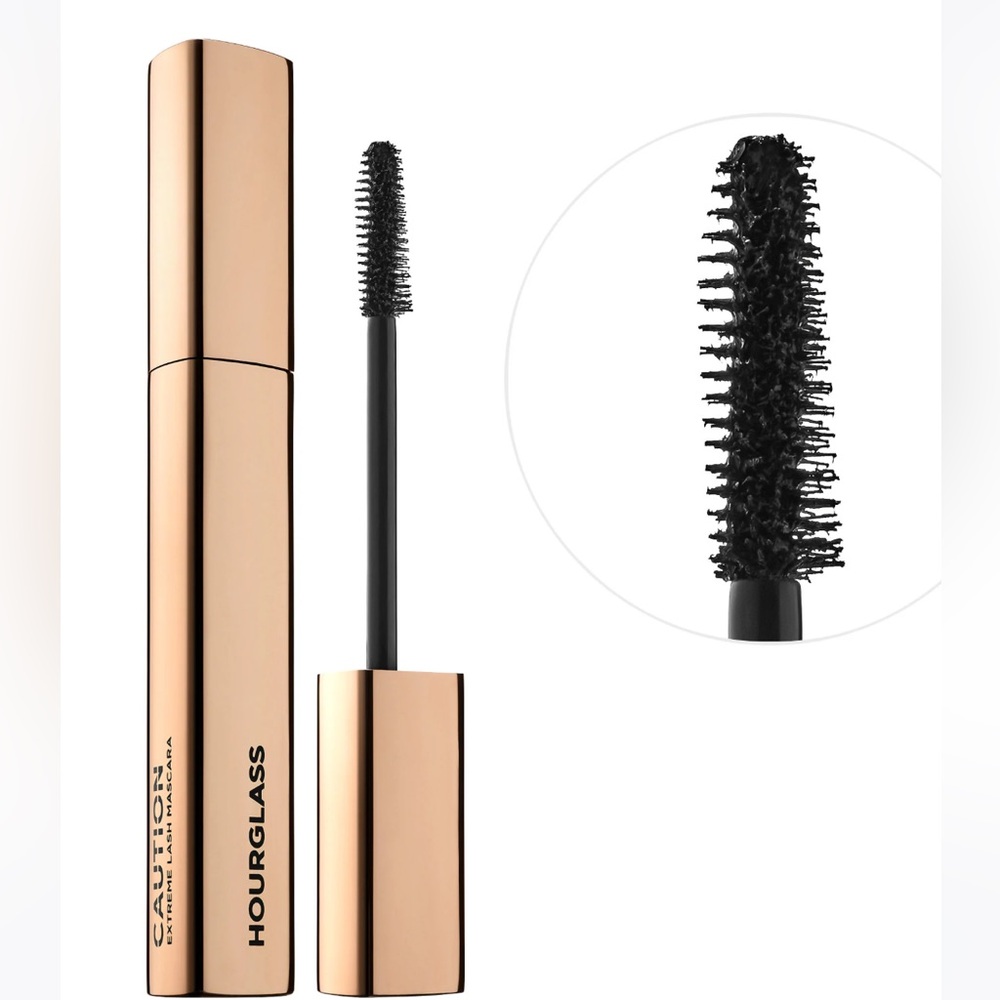 Hourglass
Caution Extreme Lash Mascara. Color: ultra black